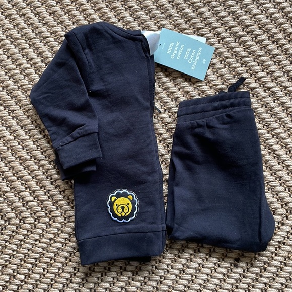 3 for $25❗️⭐️SET OF 2⭐️ Boy’s Black Hoodie and sweatpants. Size 12M. - Picture 6 of 7